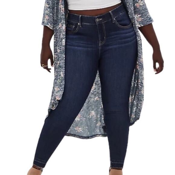 Torrid Women's Bombshell Skinny Jeans High Rise Premium Fit Dark Wash 18XS NEW - Picture 1 of 10